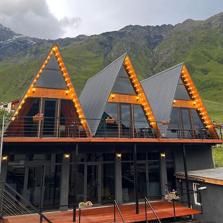 Pyramid Kazbegi Hotel Bagian luar foto
