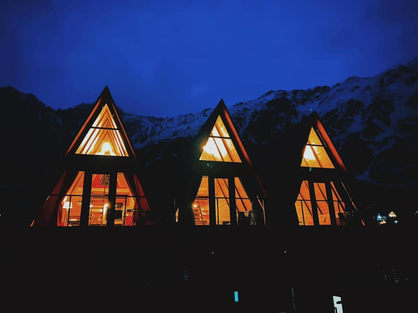 Pyramid Kazbegi Hotel Bagian luar foto
