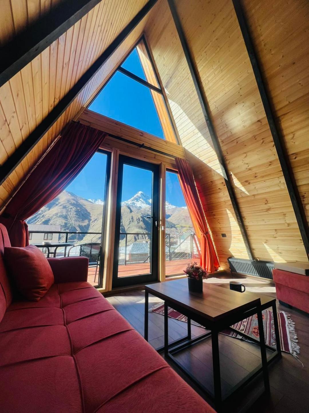 Pyramid Kazbegi Hotel Bagian luar foto