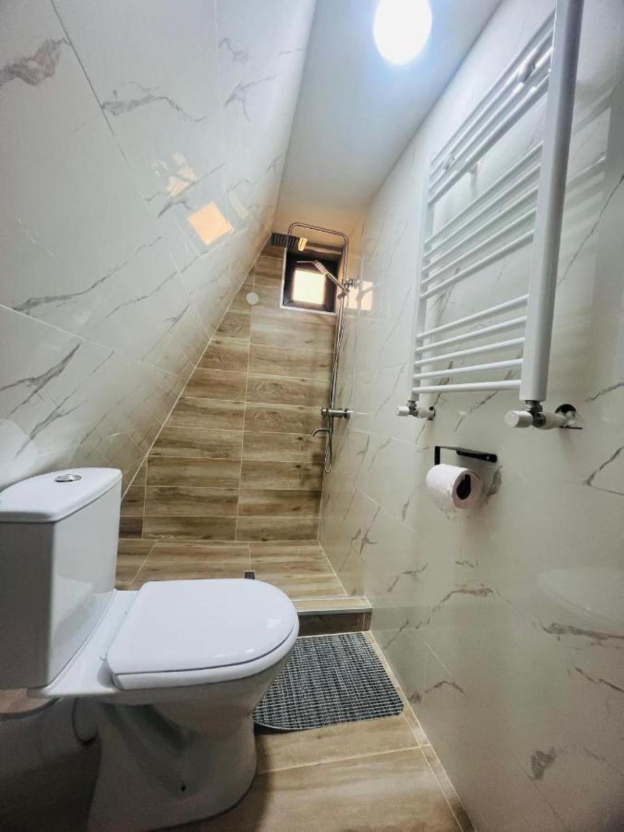 Pyramid Kazbegi Hotel Bagian luar foto