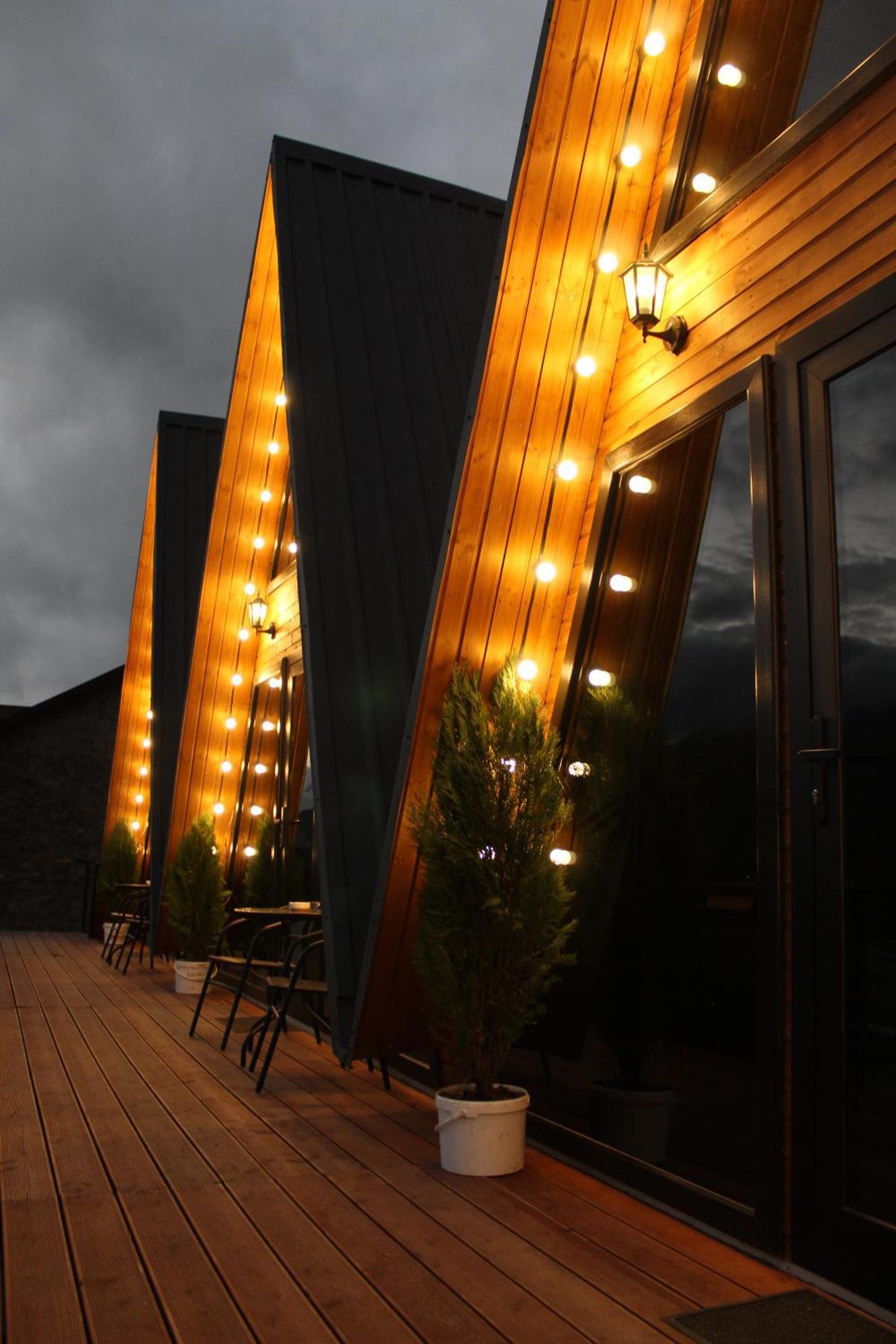 Pyramid Kazbegi Hotel Bagian luar foto