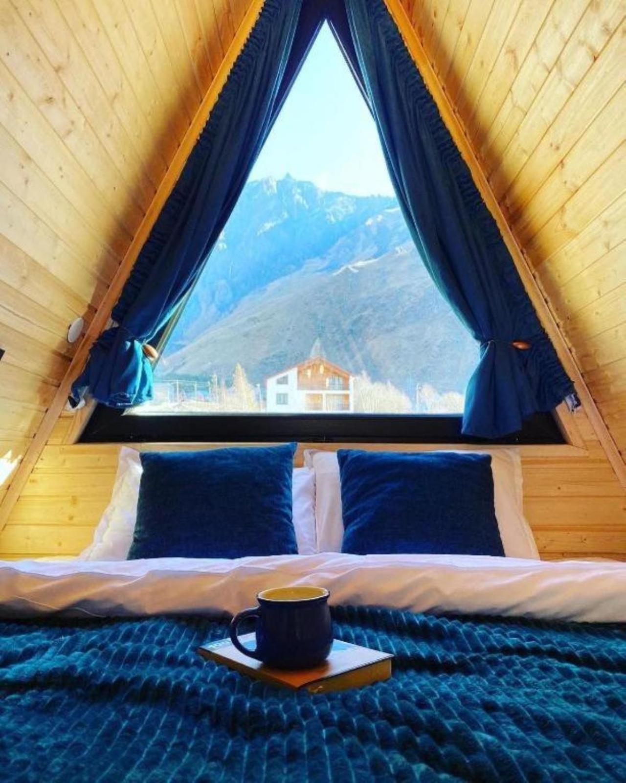 Pyramid Kazbegi Hotel Bagian luar foto